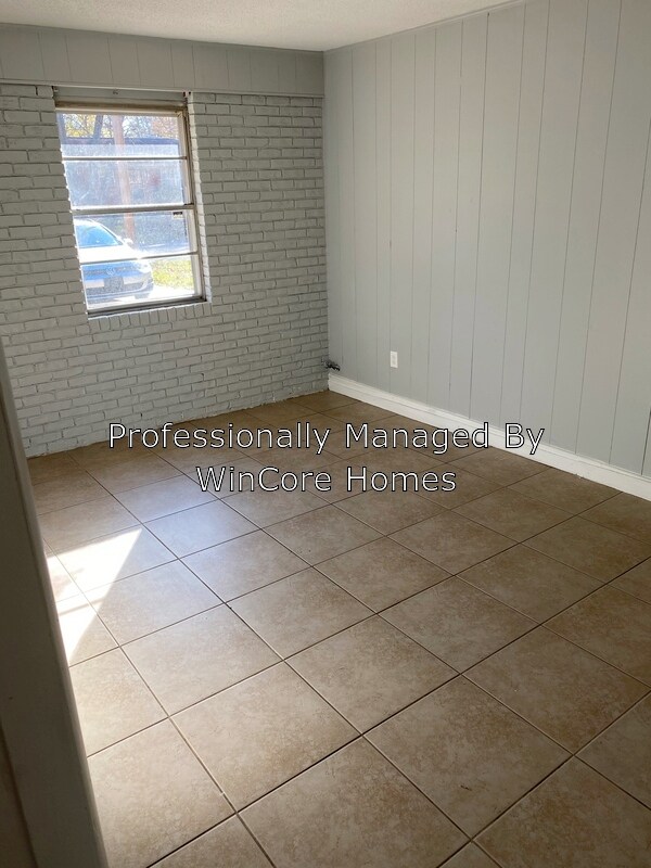 Building Photo - 8704 Duncan Dr