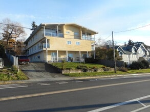 Building Photo - 741 Admirals Rd