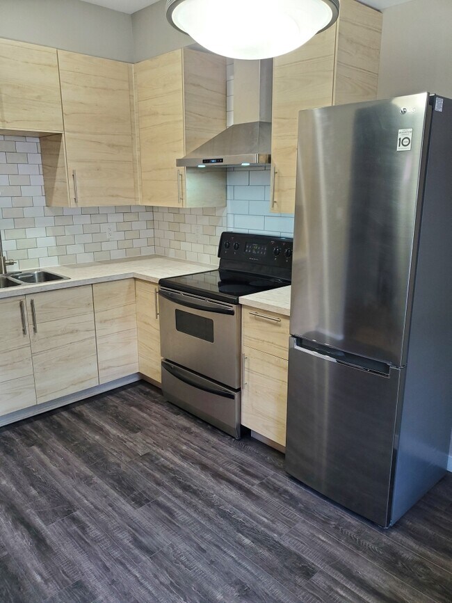 Stainless steel appliances - 29 Dundas St E
