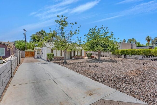 Building Photo - Charming home located in a highly convenient central Phoenix area