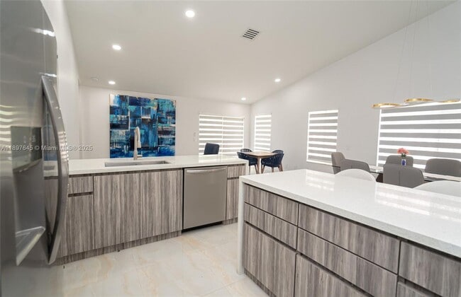 Foto del edificio - 1328 Plumosa Way