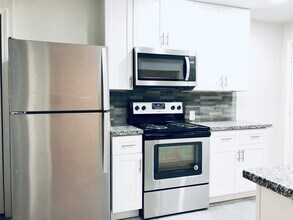 Building Photo - 2531 Watts St