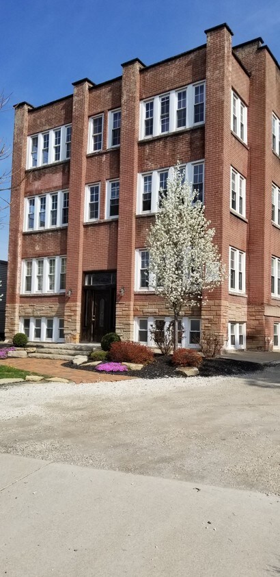 Foto principal - 2237 Tuscarawas St W