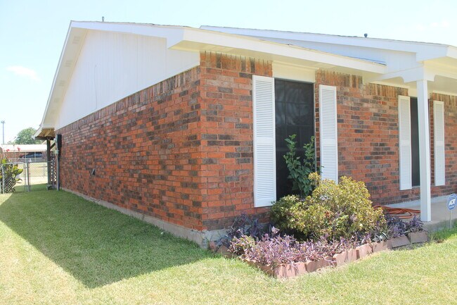 Foto del edificio - 4208 Arbor Dr