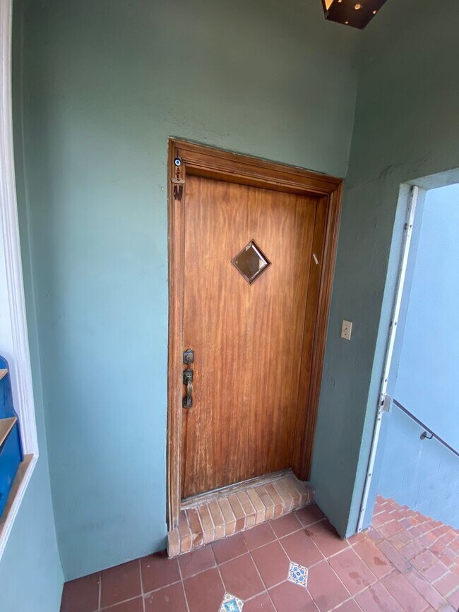 Foto del edificio - Epic REA - Spacious Light-filled Corner House 4BD/ 2BA