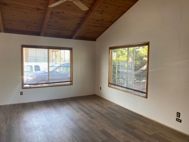 Foto del edificio - 4337-4337 Proctor Pl