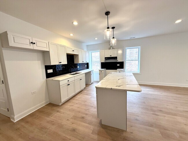 Foto del edificio - 7841 S Essex Ave