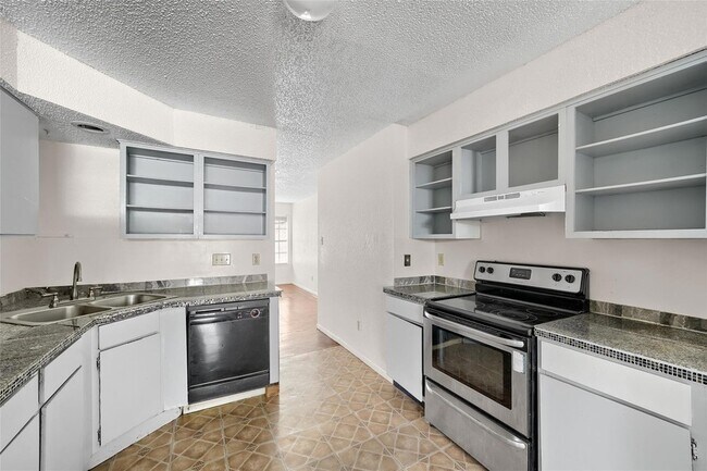 Foto del edificio - 7214 Salt Springs Dr