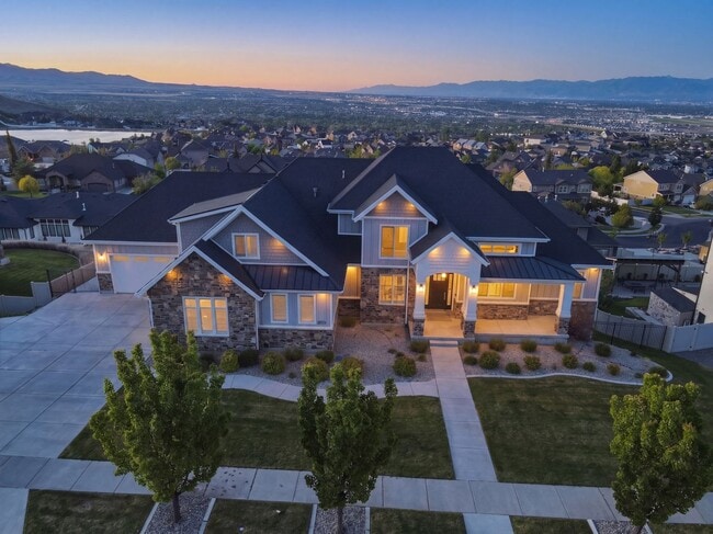 Foto del edificio - Luxurious Herriman 6 Bed with Indoor Court, Theater & Stunning Views!!!