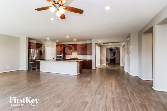 Foto del edificio - 25515 Kensington Lk Dr
