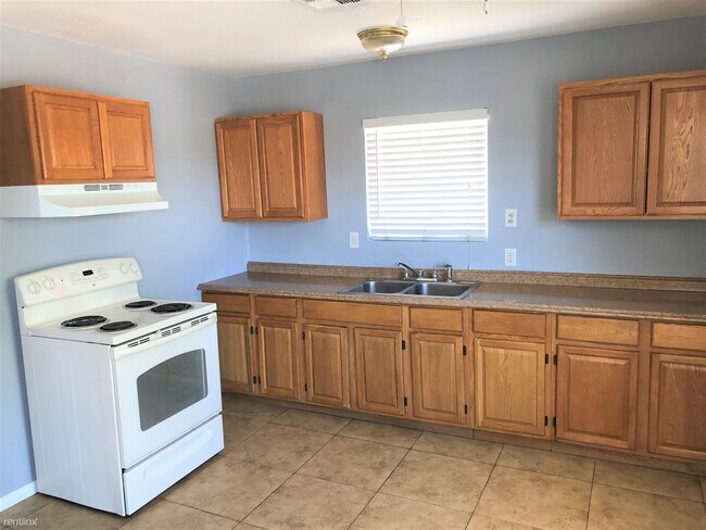Building Photo - 2 br, 1 bath House - 1341 Oahu St
