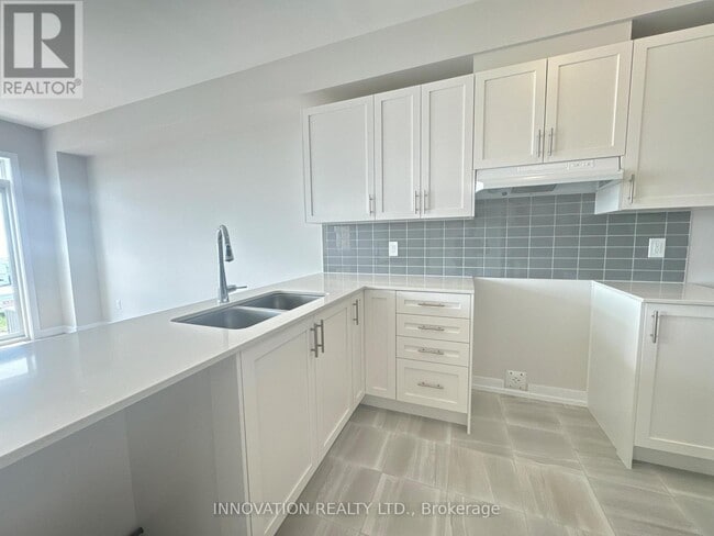 Building Photo - 515 Oldenburg Ave