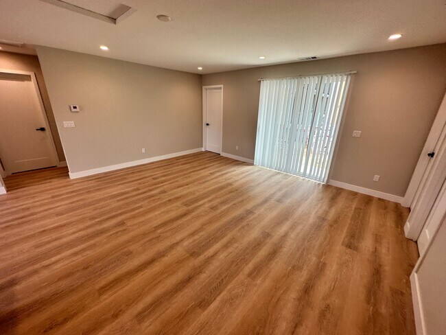Foto del edificio - Fully Renovated in 2023!! 4BD/2BA on Tipton