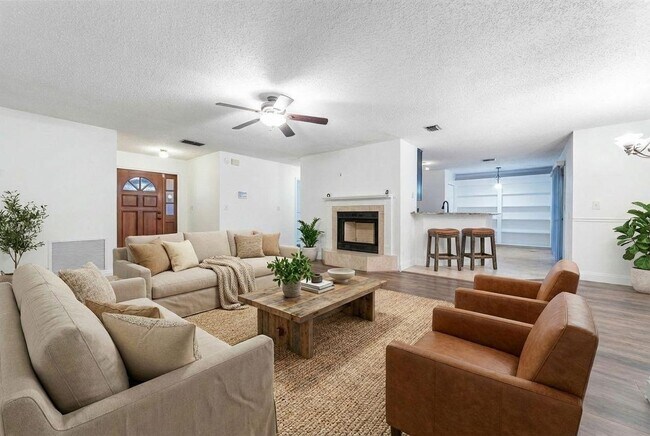 Foto del edificio - 111 Lobelia Rd