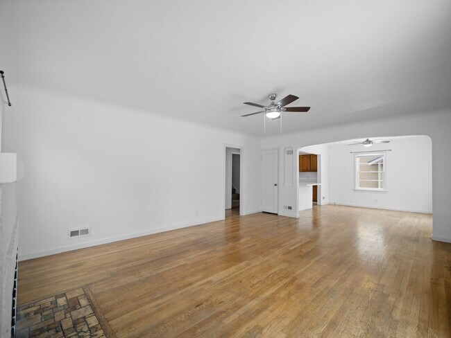 Foto del edificio - Near Campus! Cozy & Convenient Living