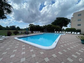Building Photo - 1030 Country Club Dr