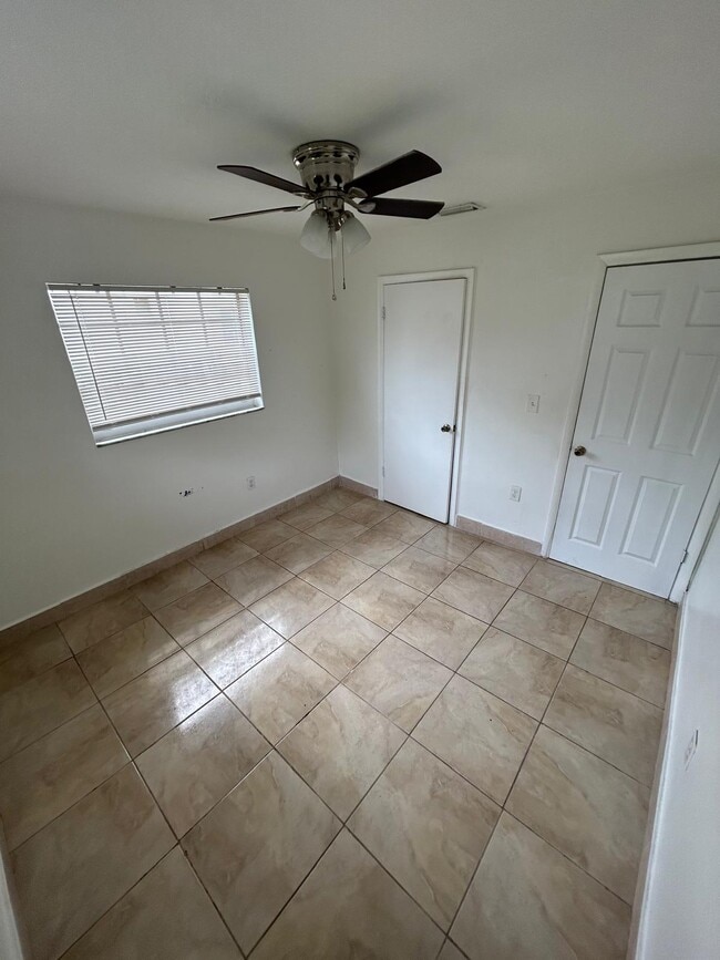 Building Photo - 1907 SW 99th Ter