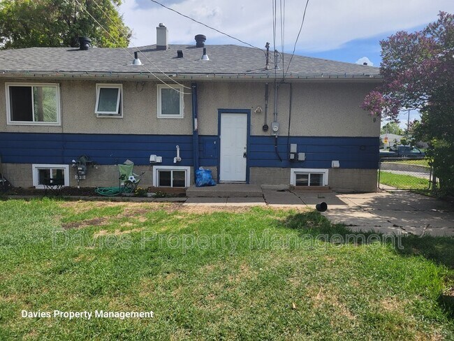 Photo du bâtiment - 9620-9675 75 Street NW