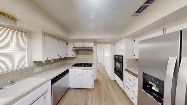 Foto del edificio - 34840 Iris Ln