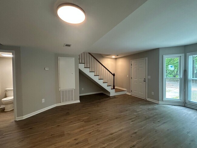 Building Photo - 542 Greentree Terrace