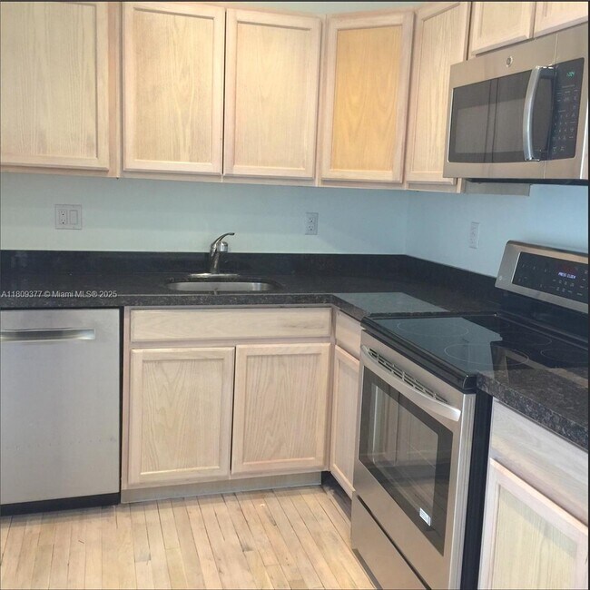 Foto del edificio - 1383 NE 34th Ct