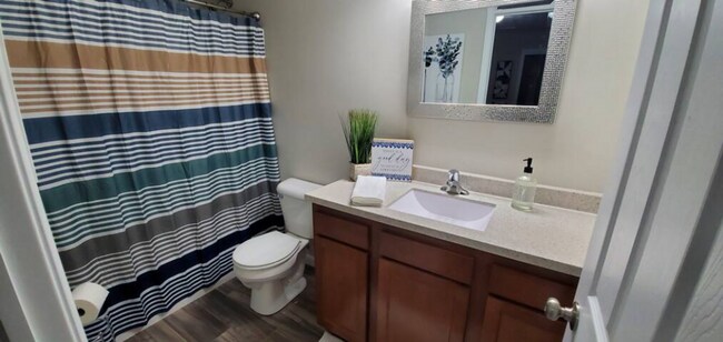 Foto del edificio - Great new construction fully furnished and stocked home