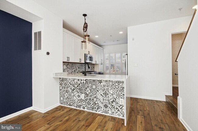 Building Photo - 2129 13th St NW