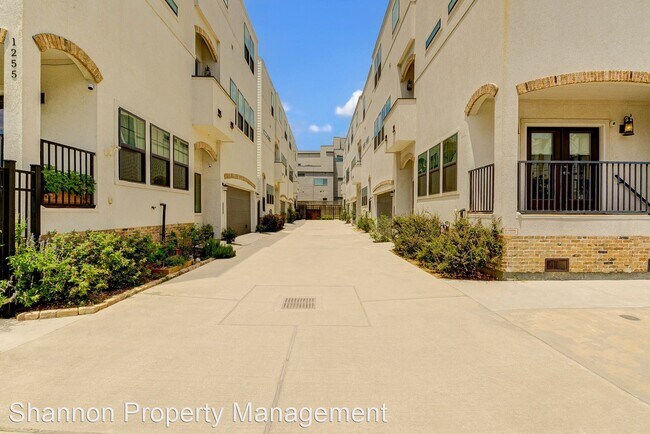 Foto del edificio - 3 br, 3.5 bath House - 1245 W 23rd Street