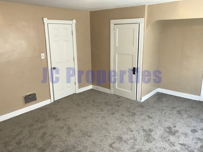 Building Photo - 1252 Catalpa Dr.