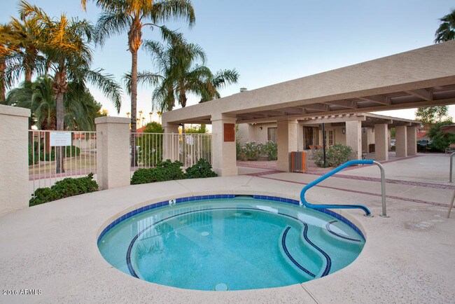 Foto del edificio - 8700 E Mountain View Rd