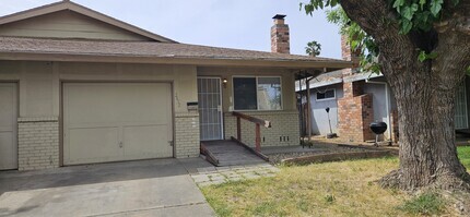Building Photo - 2612 El Parque Cir