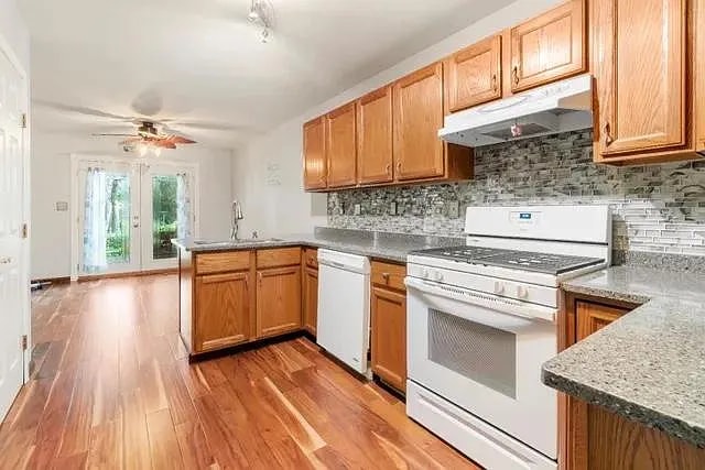 Building Photo - 6915 Swan Ln