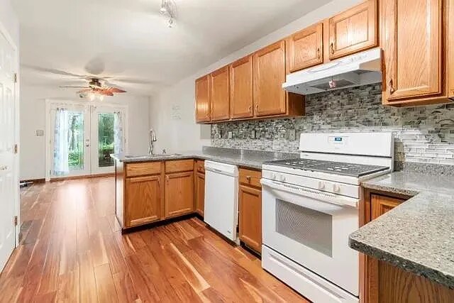 Foto del edificio - 6915 Swan Ln