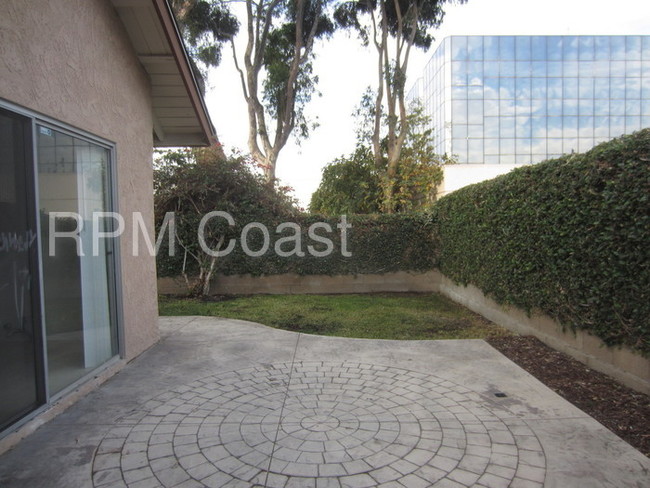 Building Photo - 1677 W Cutter Rd