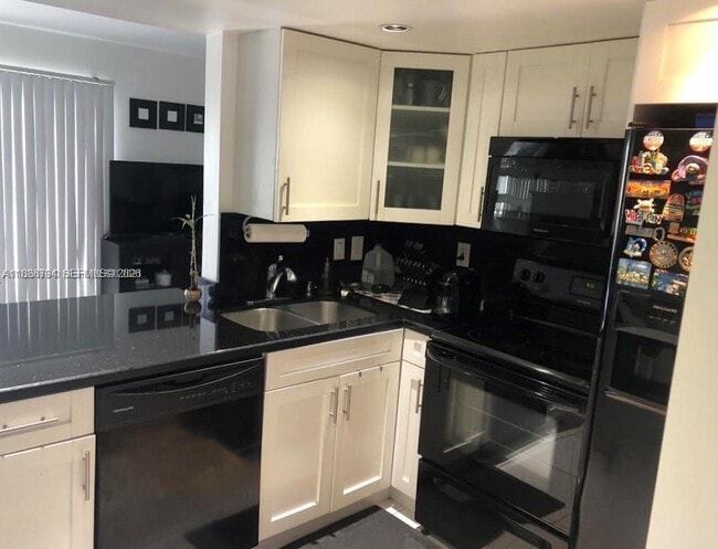 Foto del edificio - 3868 NE 169th St