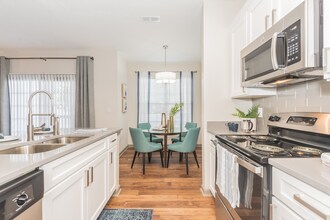 Building Photo - Vantage at Wildewood