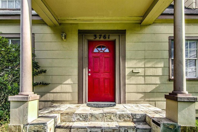 Building Photo - 3761 Parkwood Dr