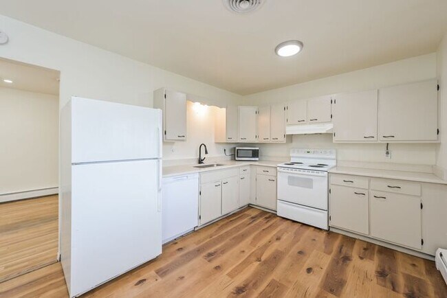 Foto del edificio - Spacious 2-Bedroom Single-Family with Mode...