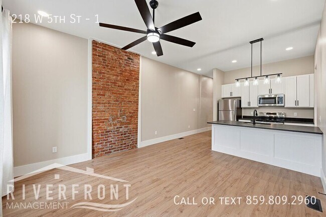 Foto del edificio - 218 W 5th St