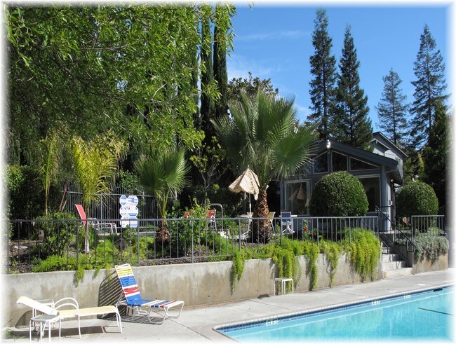 Foto del edificio - 7443 Tulare Hill Dr