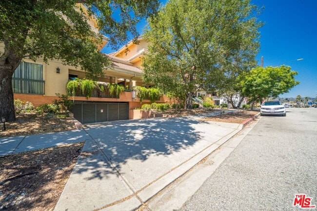 Building Photo - 2716 Honolulu Ave