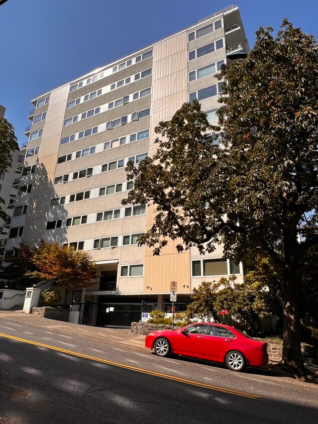 Primary Photo - 2211 SW Park Pl