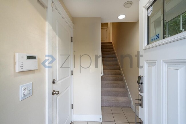 Building Photo - Unit 6