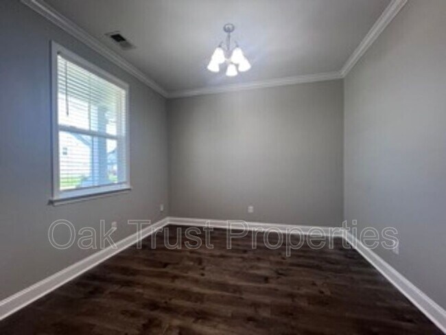 Building Photo - 258 Kirkland St