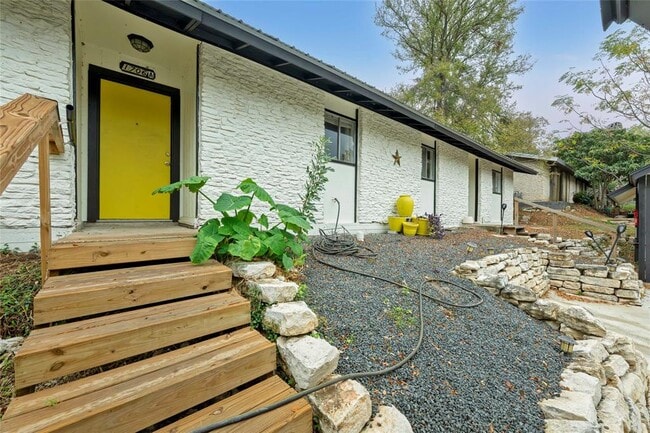 Building Photo - 1706 Elmhurst Dr