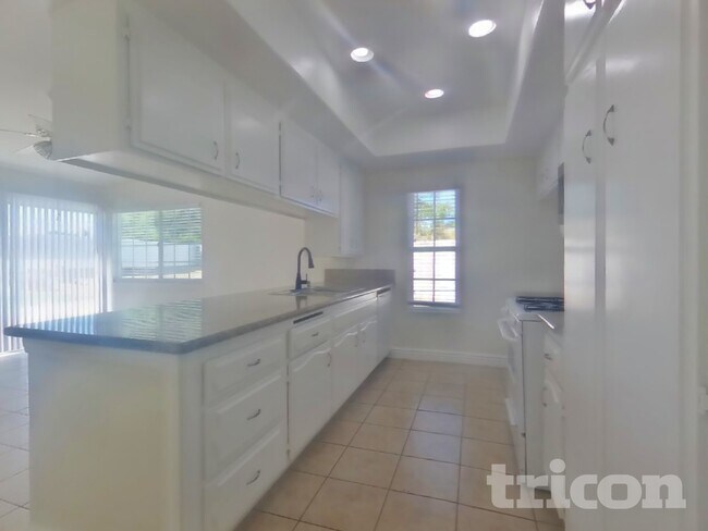 Foto del edificio - 14353 Victor Dr