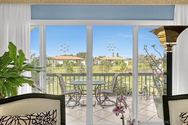 Foto del edificio - 13833 Royal Palm Ct