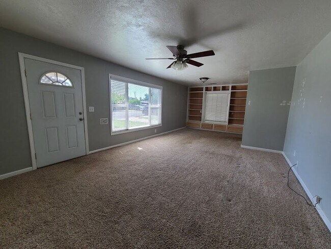Foto del edificio - Unique single family home with a detached ...