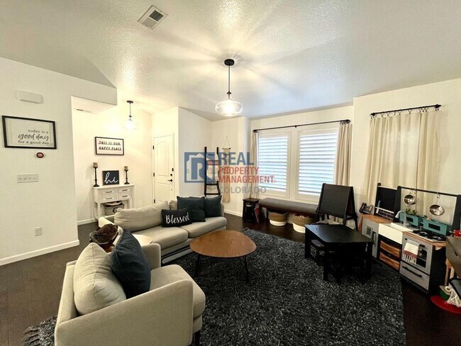 Foto del edificio - 5676 Shamrock Heights