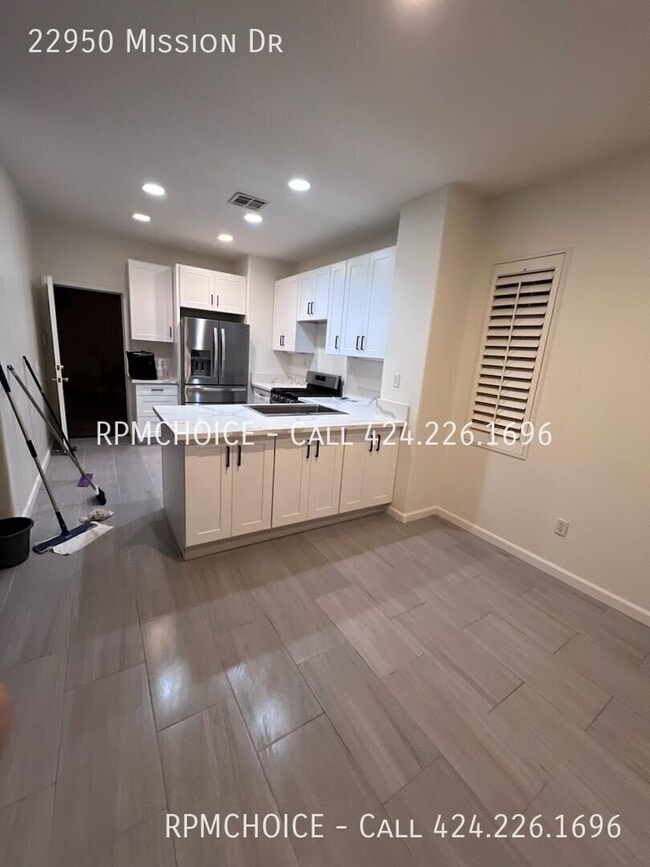 Building Photo - 22950 Mission Dr